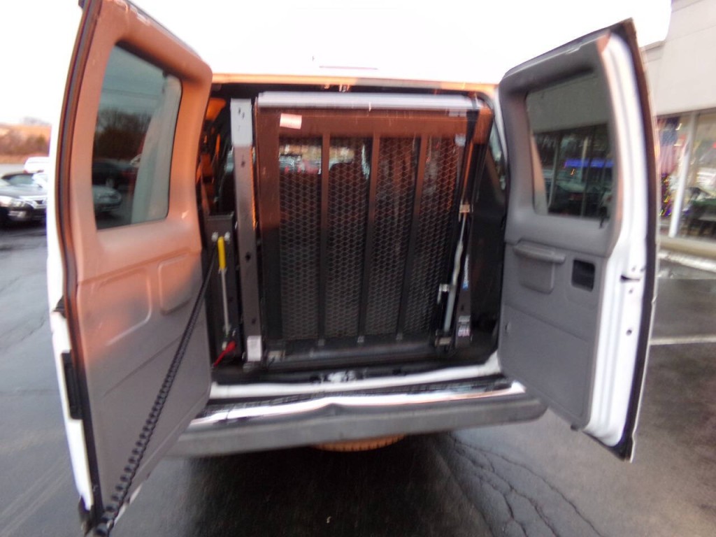 2001 Ford E-Series Image 74