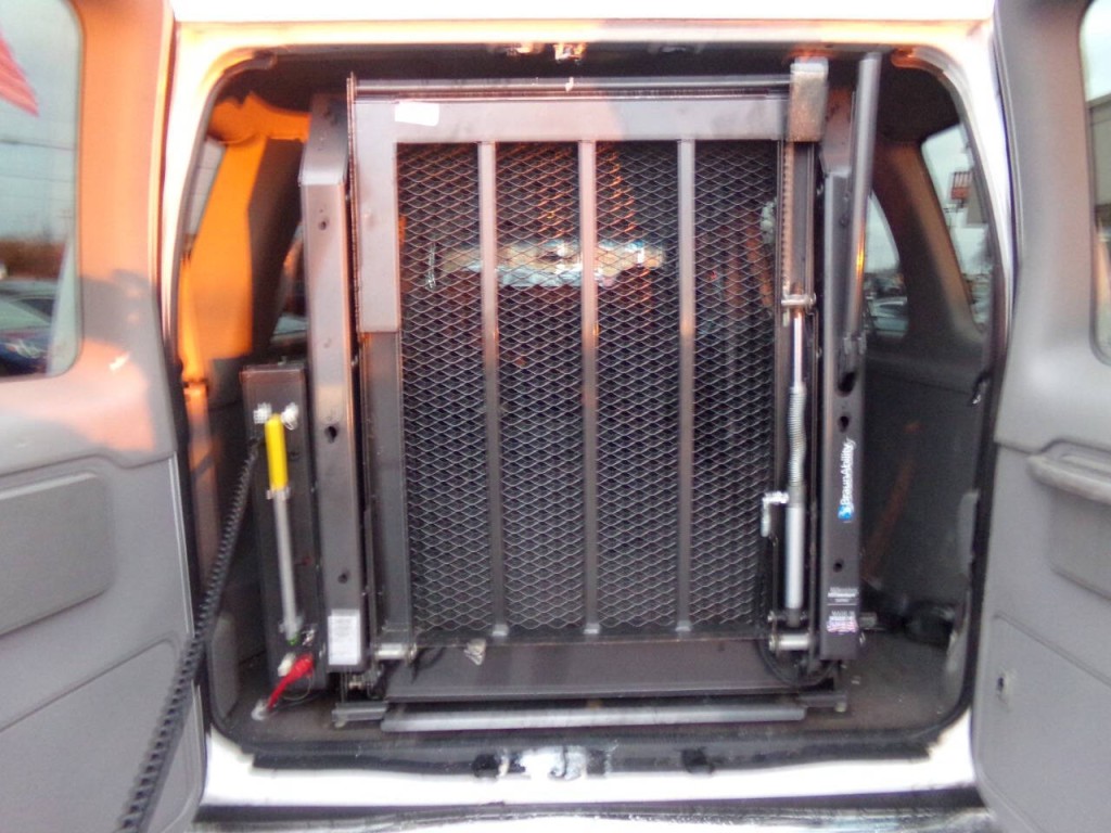 2001 Ford E-Series Image 75