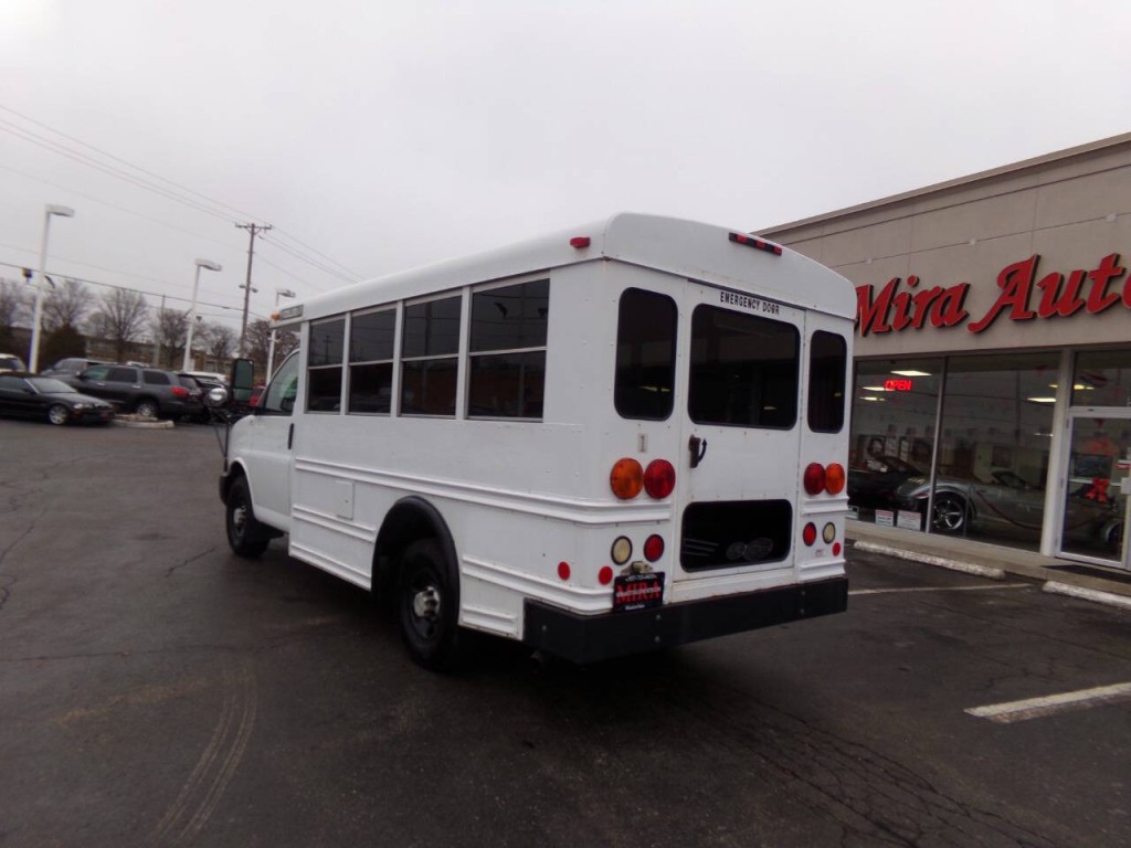 2007 Chevrolet Express Image 8