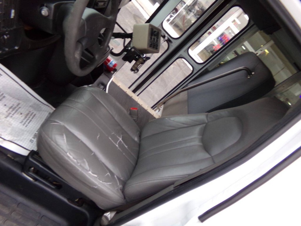 2007 Chevrolet Express Image 11