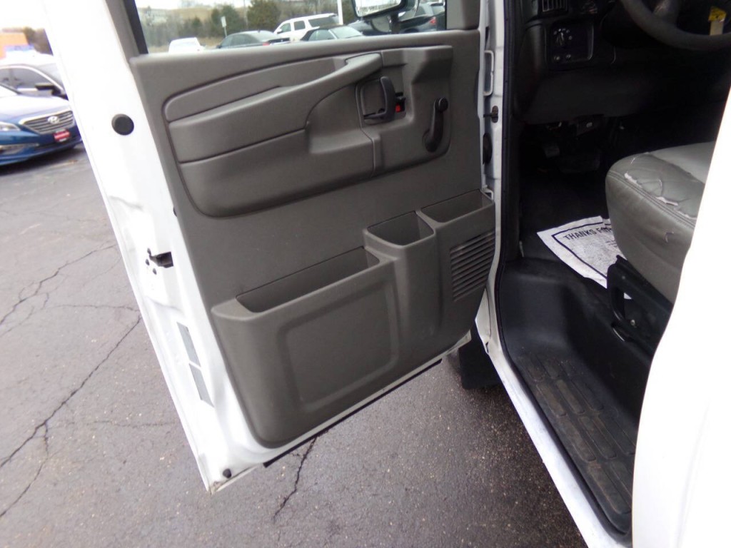 2007 Chevrolet Express Image 13