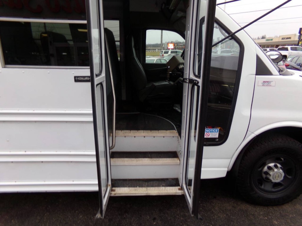 2007 Chevrolet Express Image 14