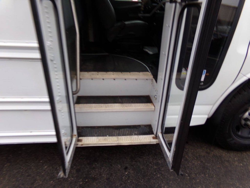 2007 Chevrolet Express Image 15