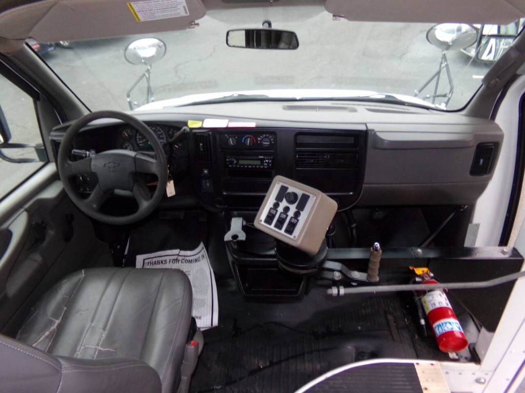2007 Chevrolet Express Image 20
