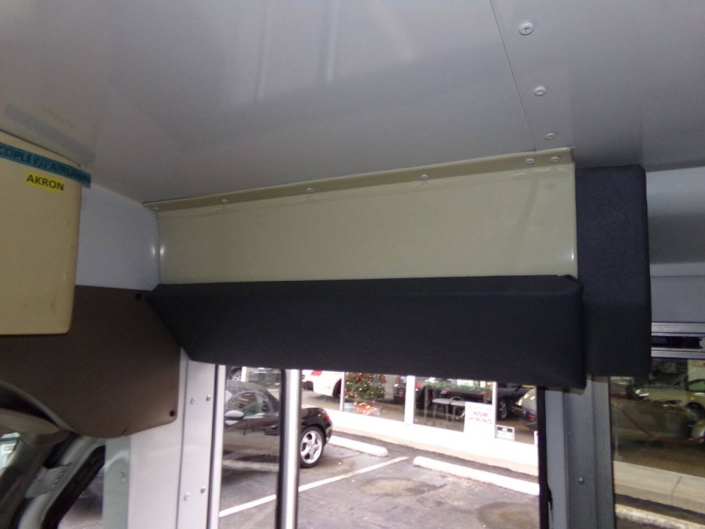 2007 Chevrolet Express Image 23