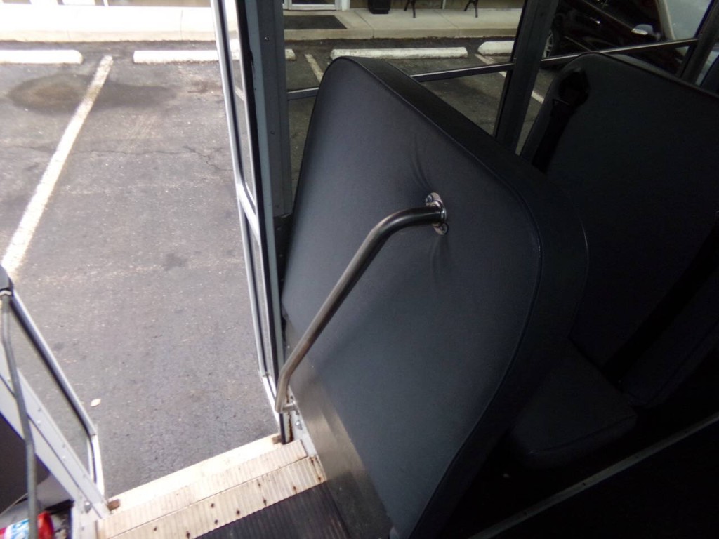 2007 Chevrolet Express Image 25