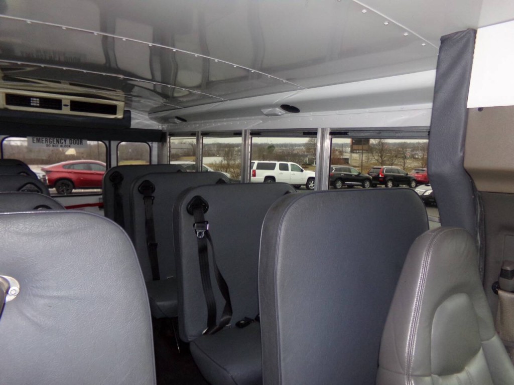 2007 Chevrolet Express Image 26