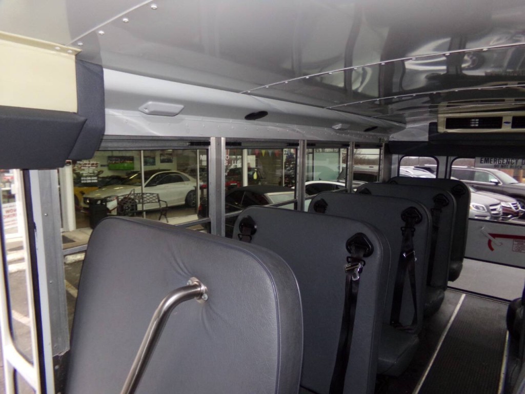 2007 Chevrolet Express Image 28