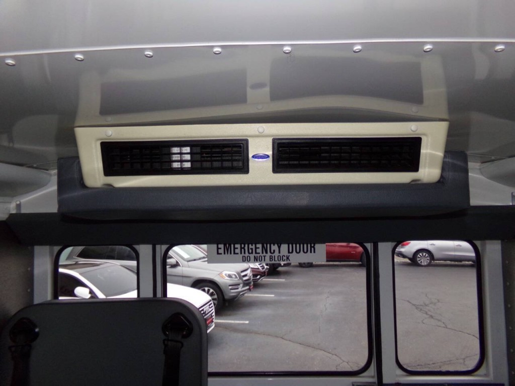 2007 Chevrolet Express Image 30