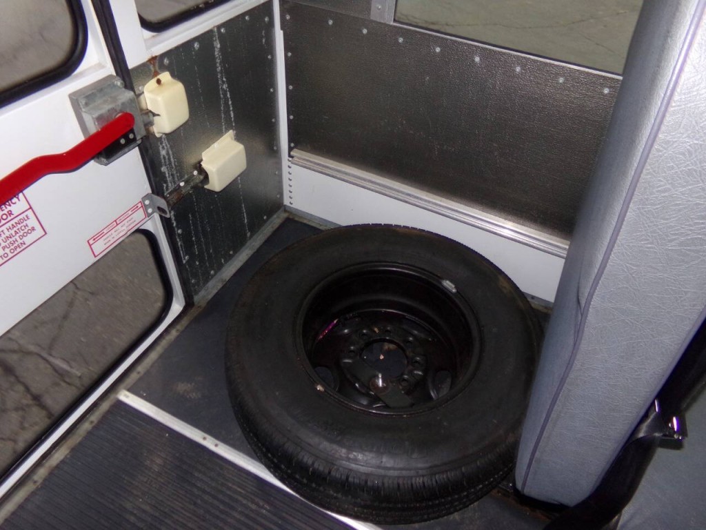 2007 Chevrolet Express Image 31