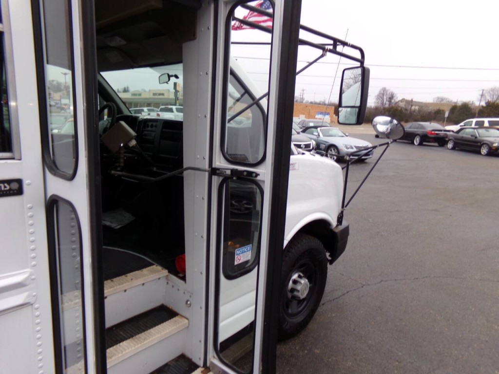 2007 Chevrolet Express Image 36