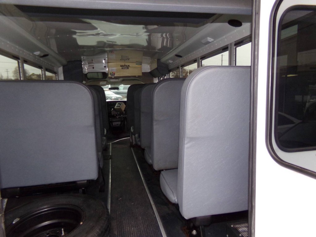 2007 Chevrolet Express Image 38