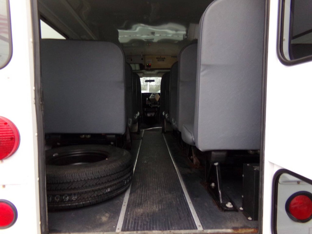 2007 Chevrolet Express Image 40