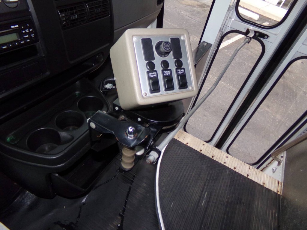 2007 Chevrolet Express Image 75