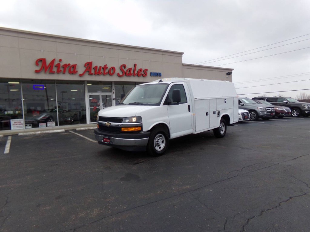 2019 Chevrolet Express Image 2