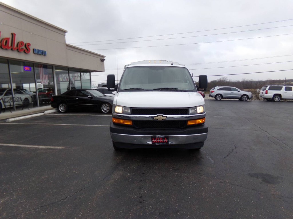 2019 Chevrolet Express Image 3