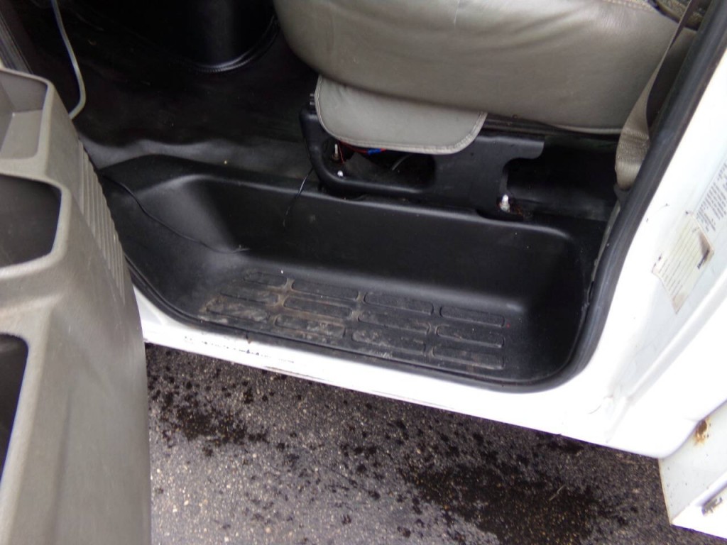 2019 Chevrolet Express Image 10