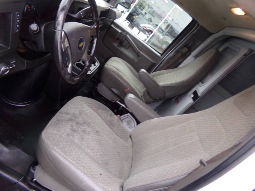 2019 Chevrolet Express Image 11