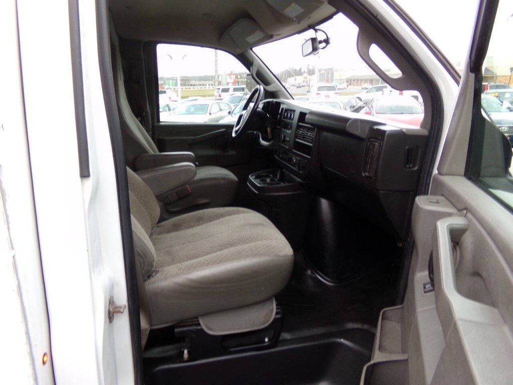 2019 Chevrolet Express Image 12