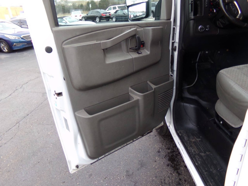 2019 Chevrolet Express Image 16