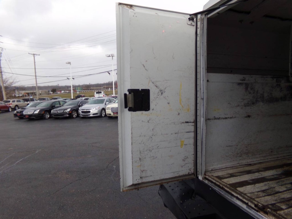 2019 Chevrolet Express Image 32