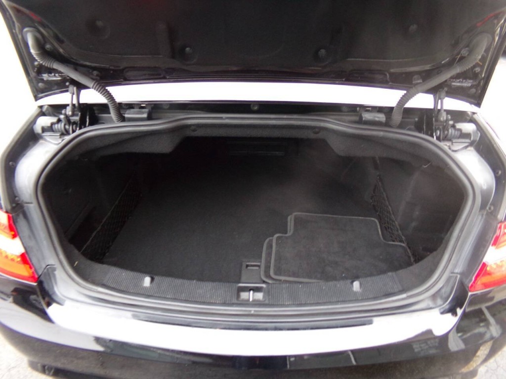 2012 Mercedes-Benz E-Class Image 22