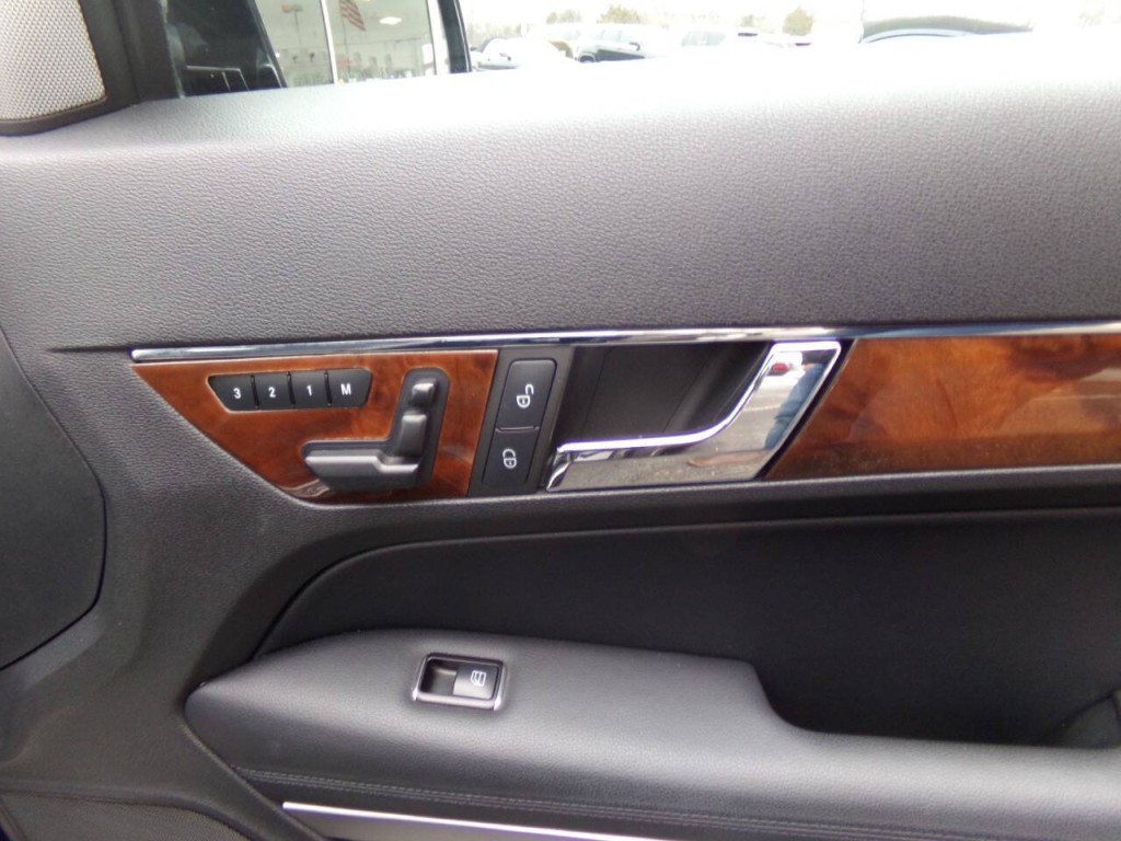 2012 Mercedes-Benz E-Class Image 26