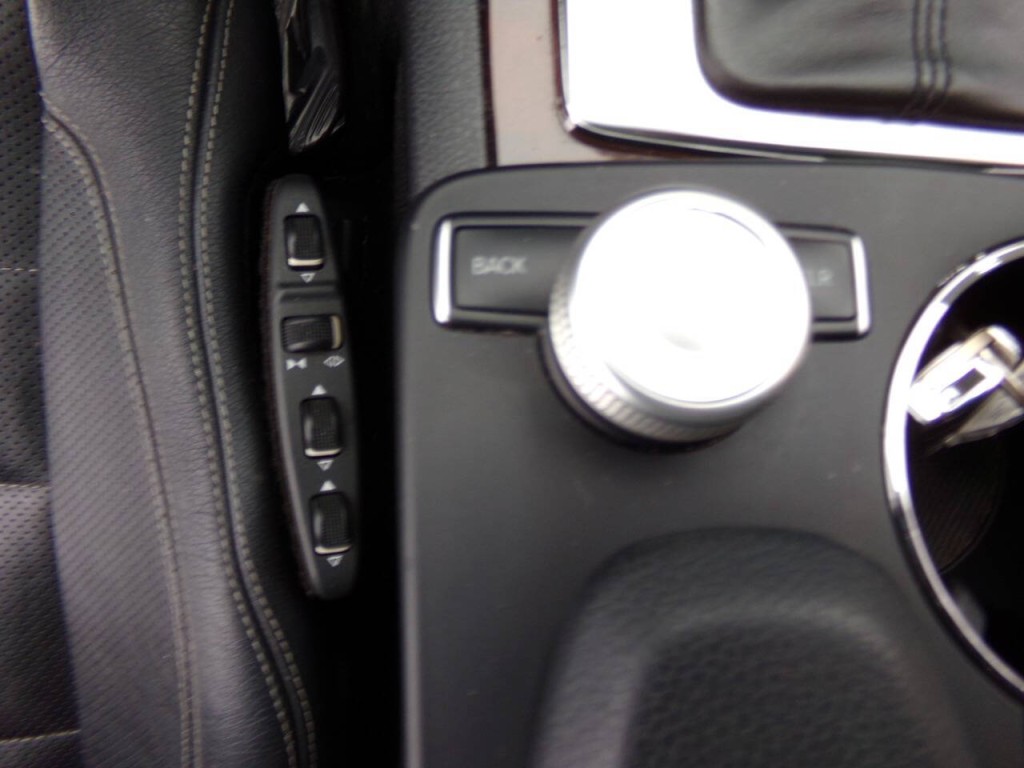 2012 Mercedes-Benz E-Class Image 33