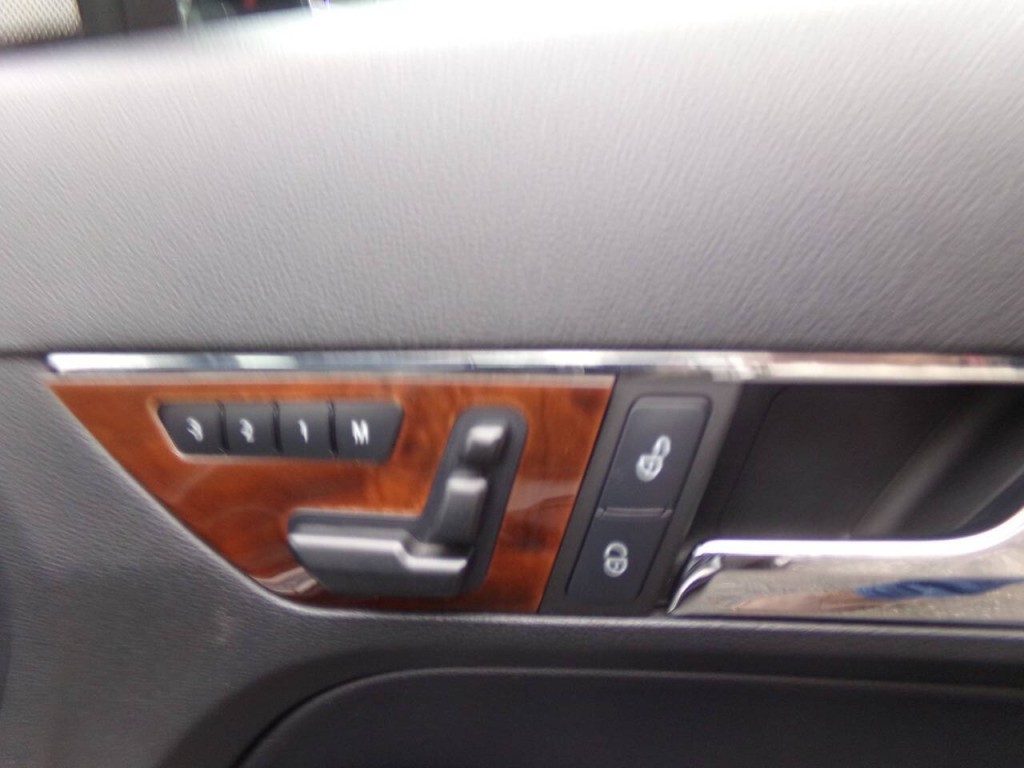 2012 Mercedes-Benz E-Class Image 38