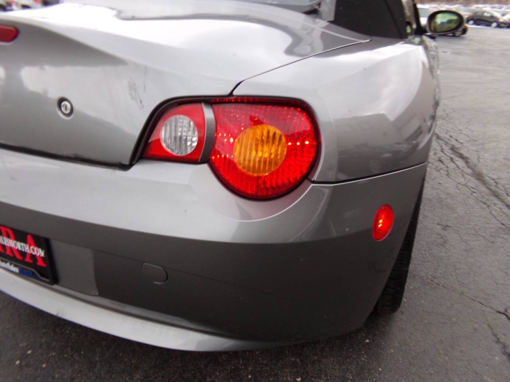 2003 BMW Z4 Image 24