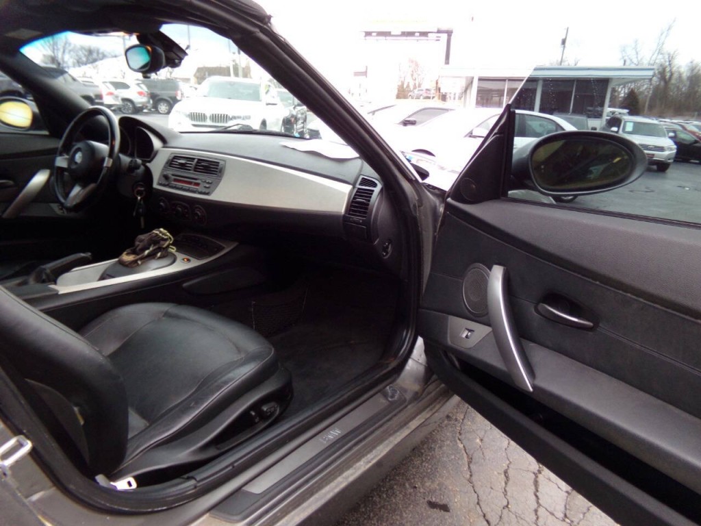 2003 BMW Z4 Image 28