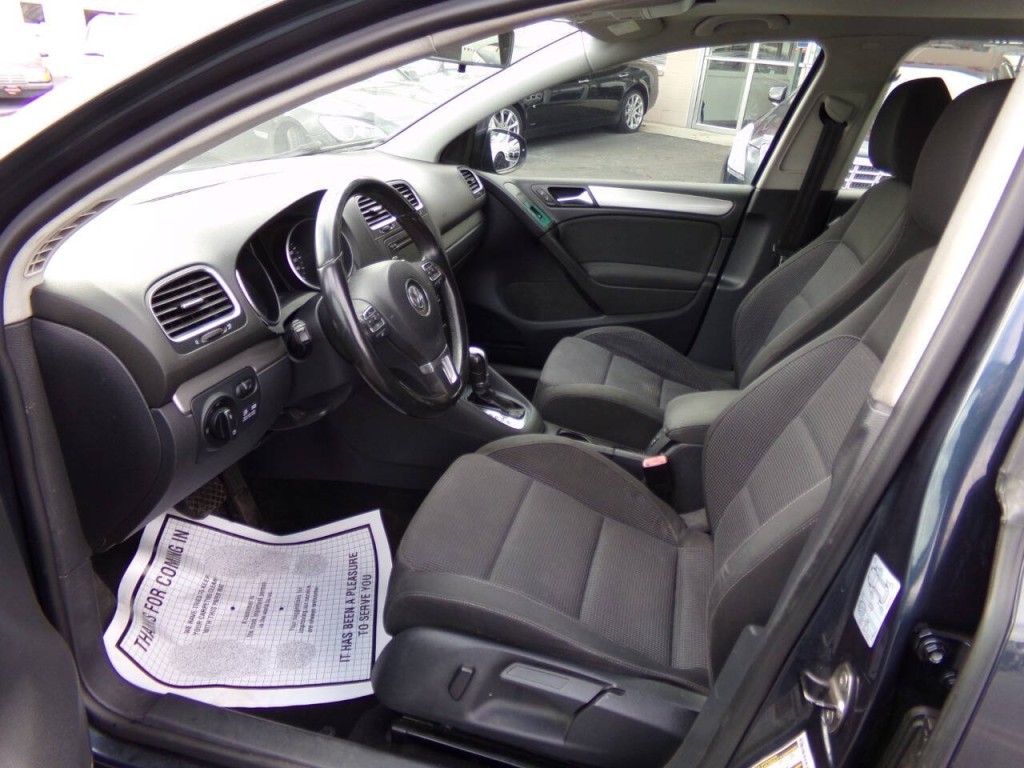 2013 Volkswagen Golf Image 10