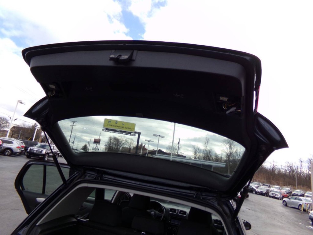 2013 Volkswagen Golf Image 17