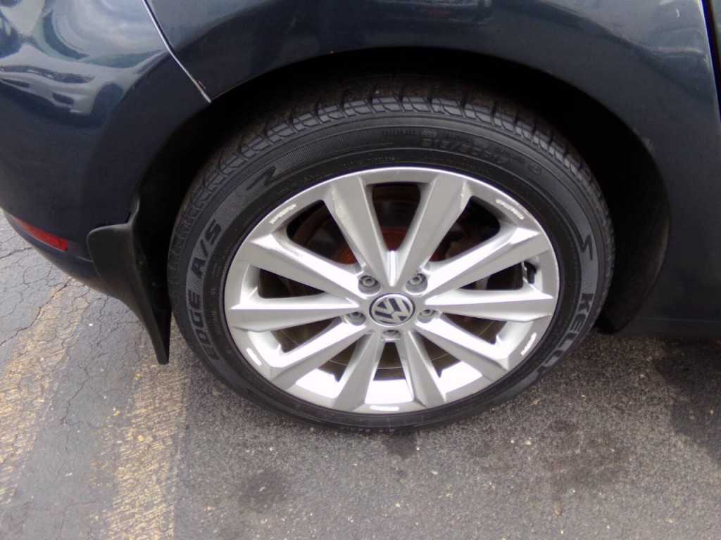 2013 Volkswagen Golf Image 19