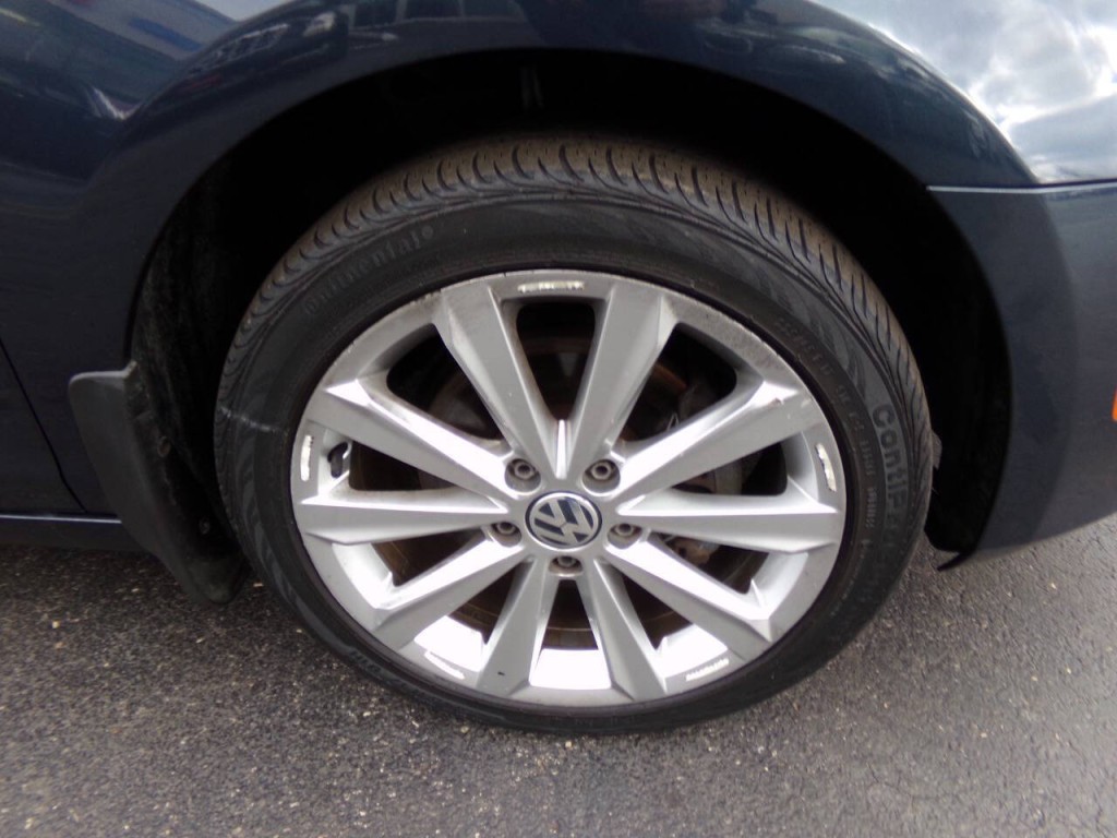2013 Volkswagen Golf Image 30