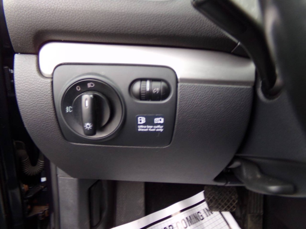 2013 Volkswagen Golf Image 35