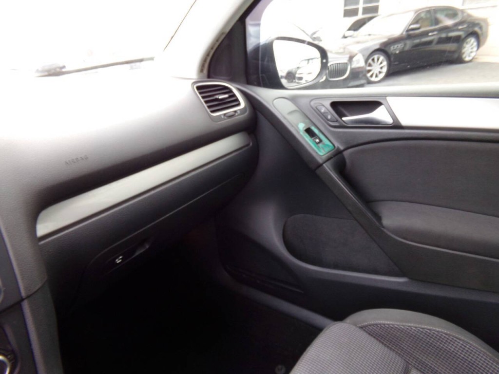 2013 Volkswagen Golf Image 43