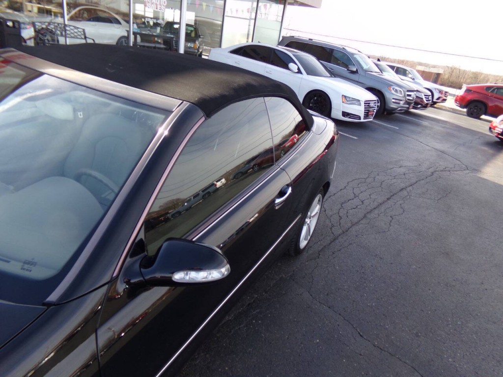 2007 Mercedes-Benz CLK-Class Image 38