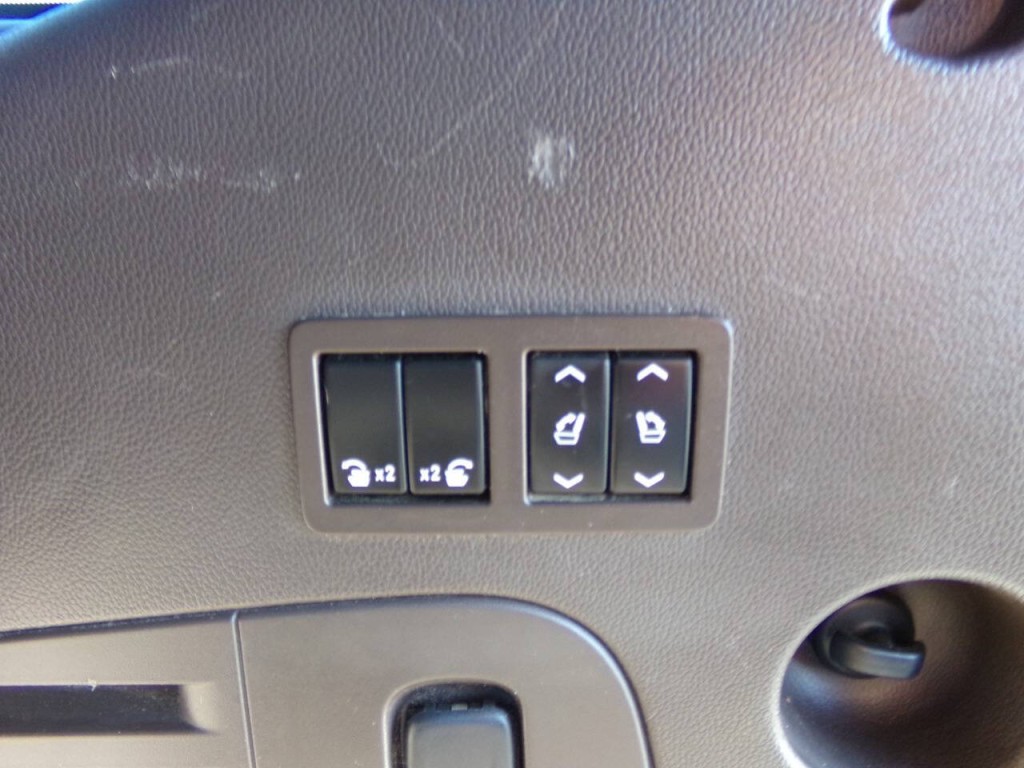 2015 Chevrolet Tahoe Image 16