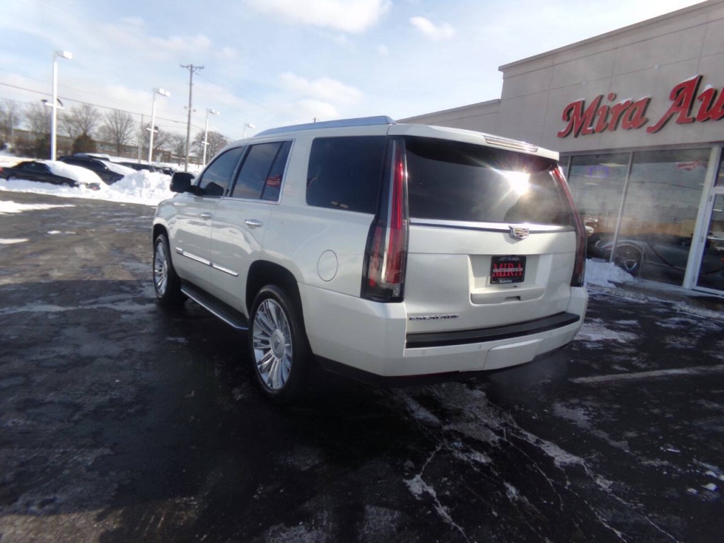 2015 Cadillac Escalade Image 9