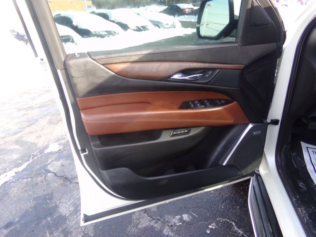 2015 Cadillac Escalade Image 13