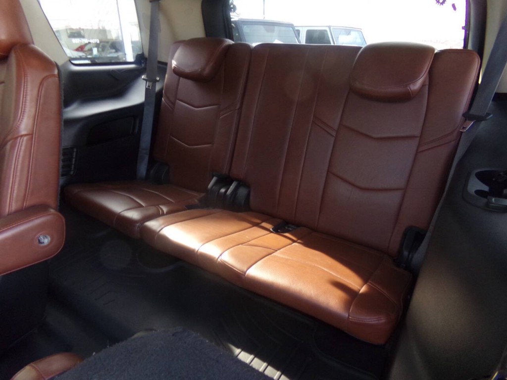 2015 Cadillac Escalade Image 16