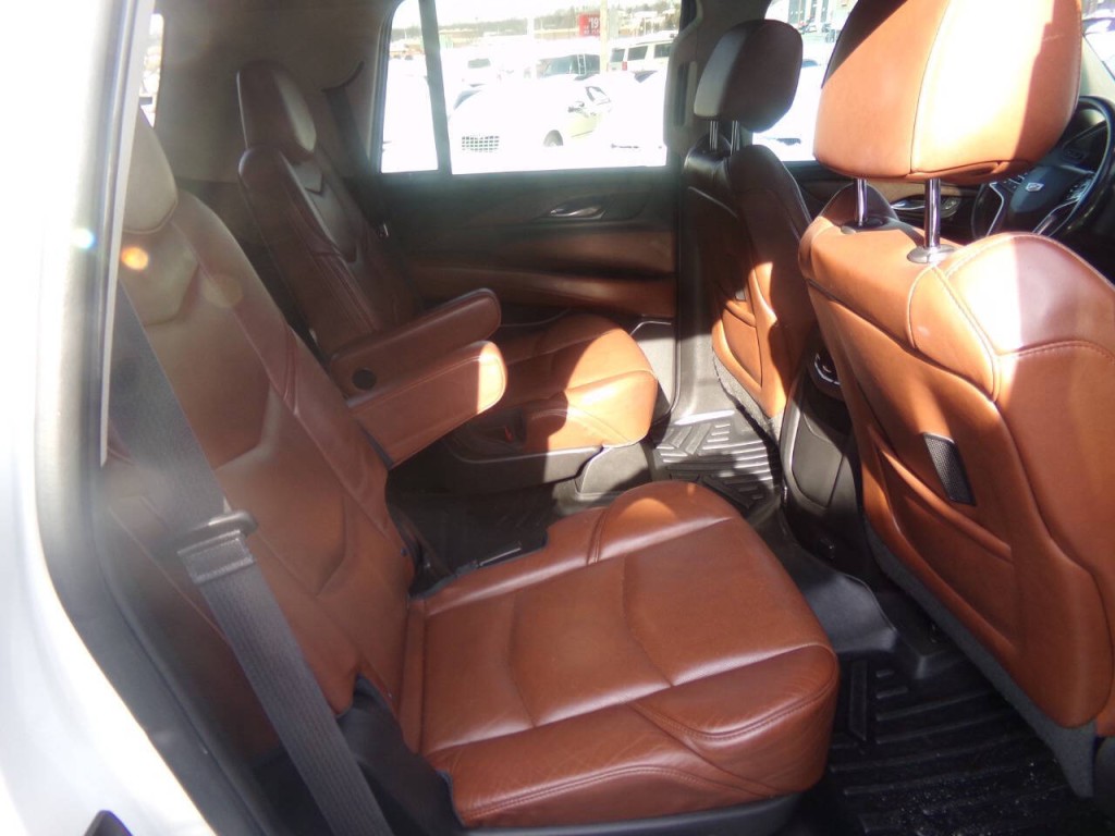 2015 Cadillac Escalade Image 28