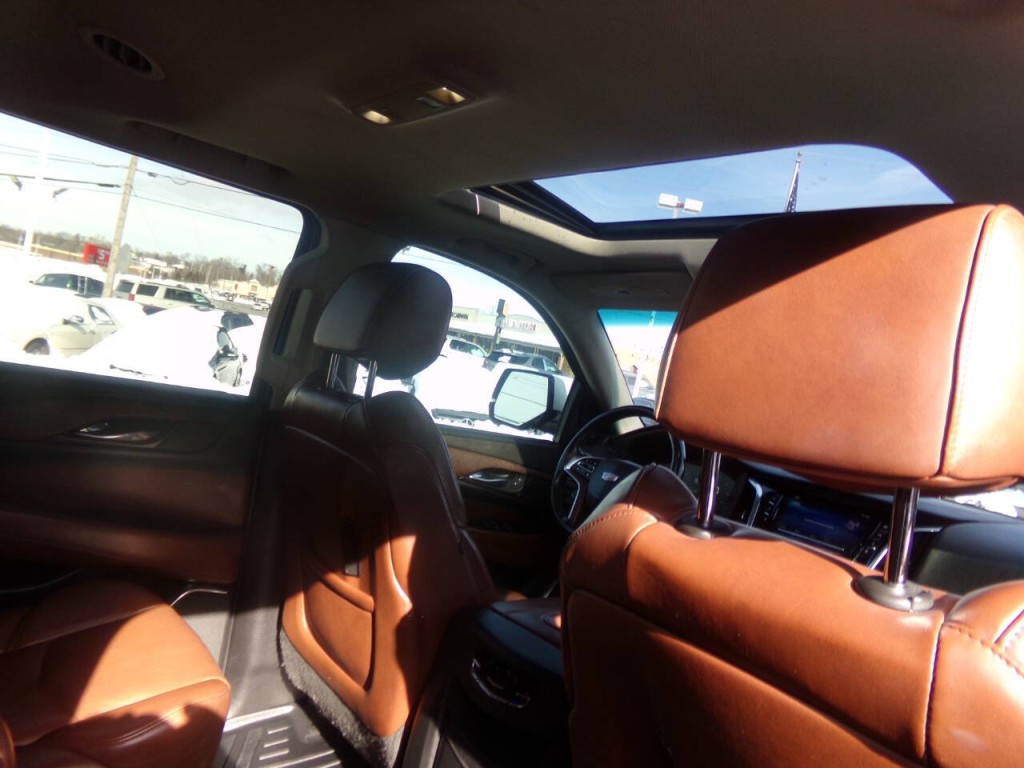 2015 Cadillac Escalade Image 30