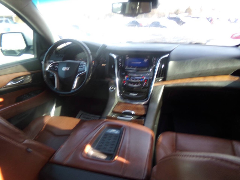 2015 Cadillac Escalade Image 31