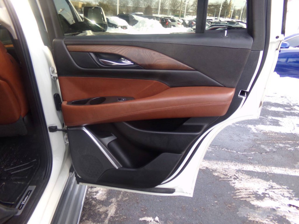 2015 Cadillac Escalade Image 33