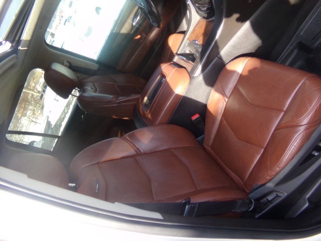 2015 Cadillac Escalade Image 35