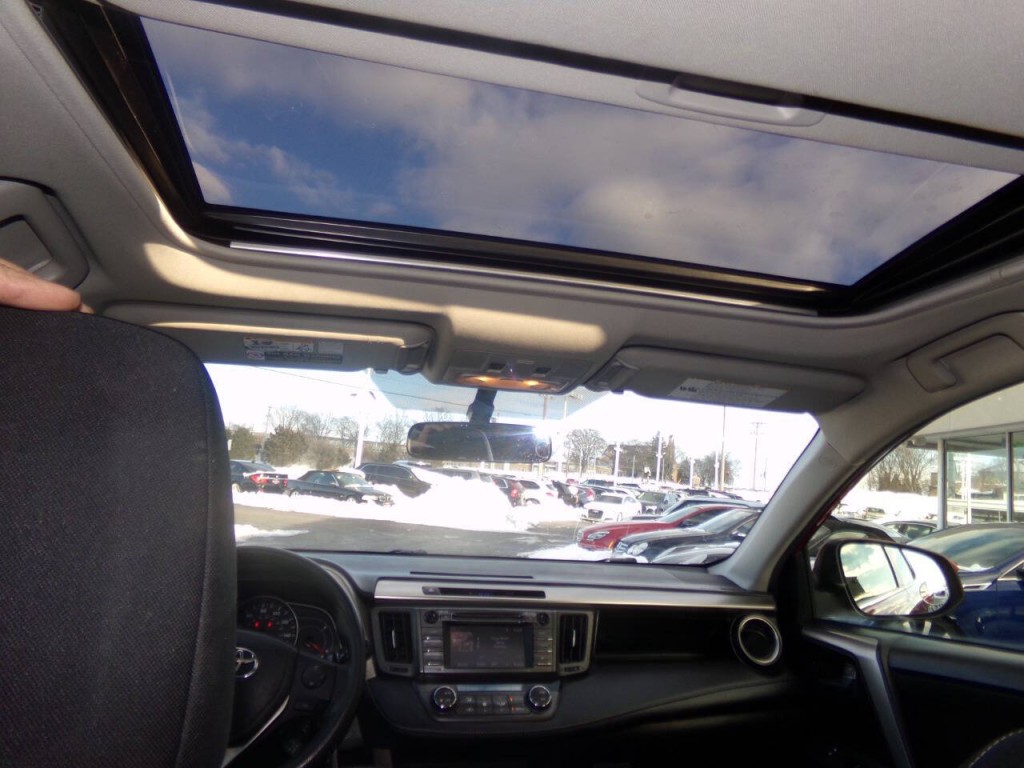 2015 Toyota Rav4 Image 16