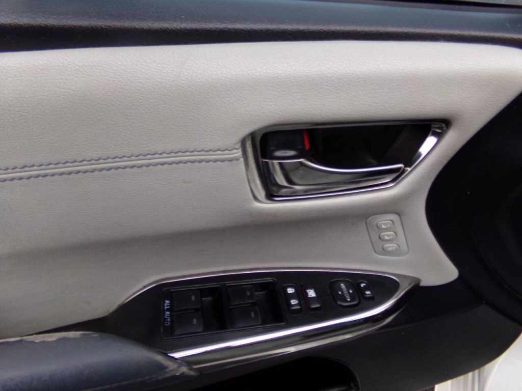 2014 Toyota Avalon Image 10