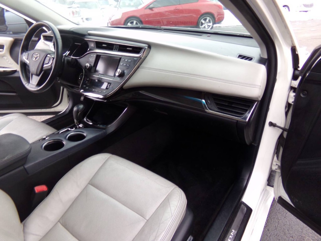 2014 Toyota Avalon Image 24